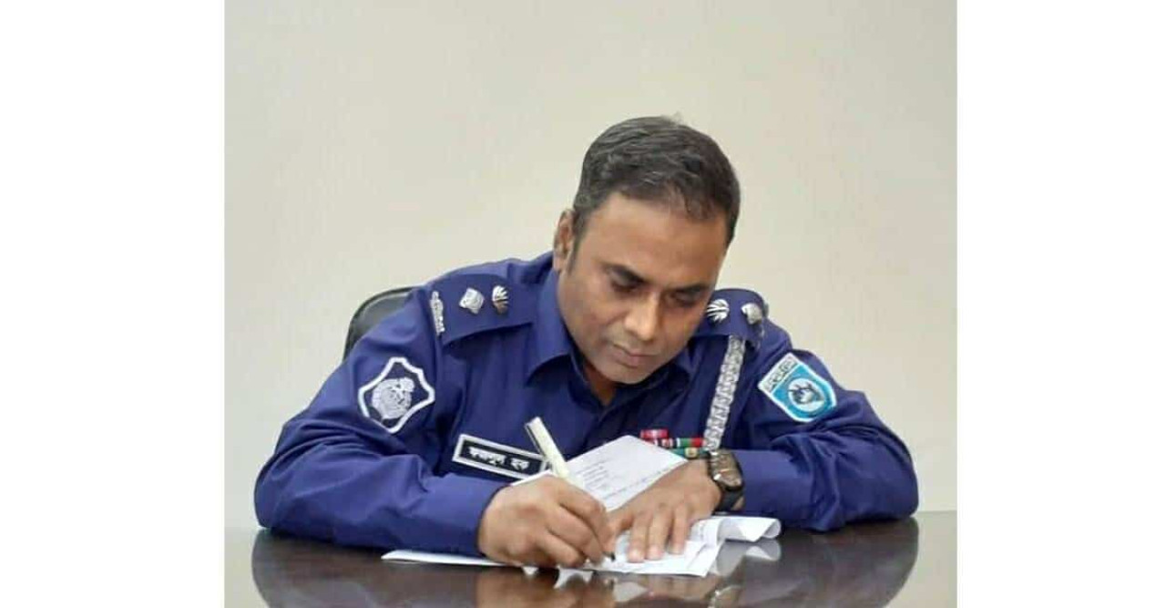 স্ত্রীর মামলায় এসপি কারাগারে - ক্ষোভে গণমাধ্যমকর্মীদের ওপর হামলা