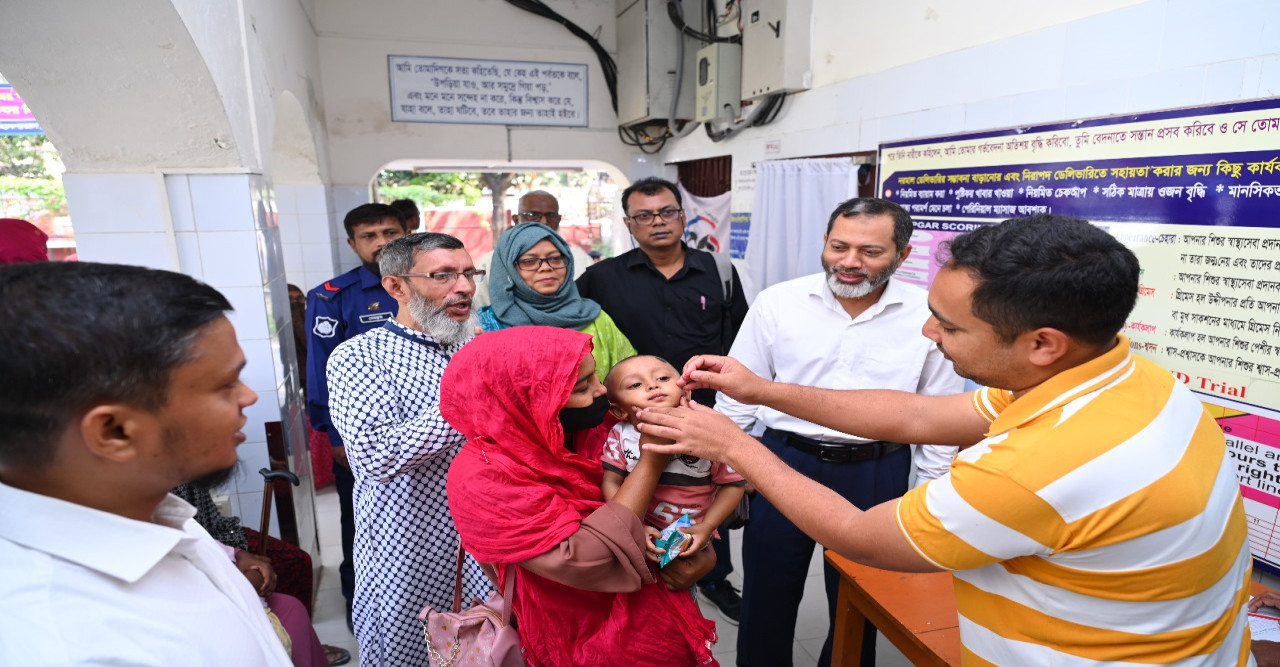 রাজশাহীতে জাতীয় ভিটামিন ‘এ’ প্লাস ক্যাম্পেইন কার্যক্রম পরিদর্শন করলেন রাসিক প্রশাসক