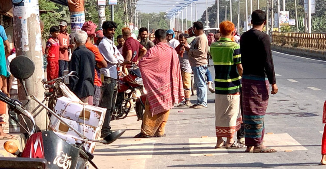 রাজশাহীতে ট্রলির নিচে পড়ে বৃদ্ধার মৃত্যু