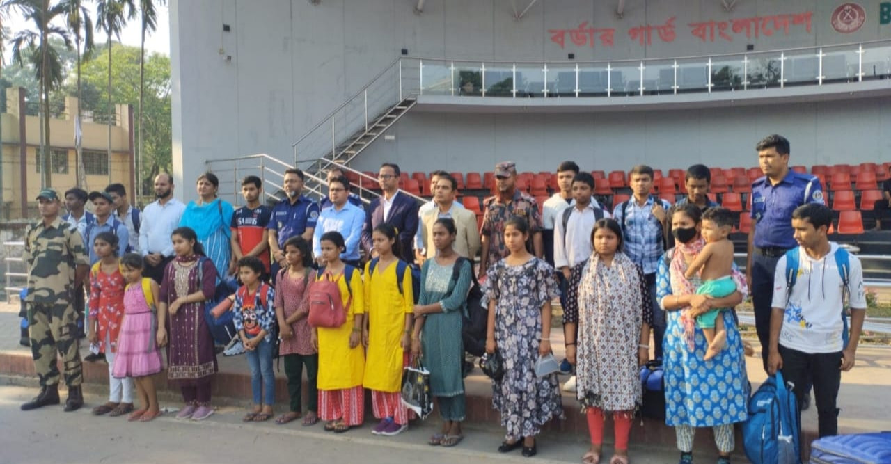 সাজাভোগ শেষে বেনাপোল দিয়ে দেশে ফিরলো ২১ বাংলাদেশি নারী-পুরুষ ও শিশু
