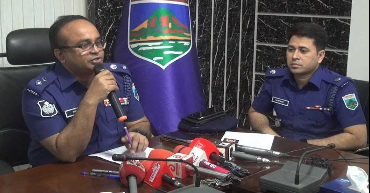 বিয়ের যাত্রীদের গাছের সঙ্গে বেঁধে ডাকাতি, গ্রেপ্তার ৭