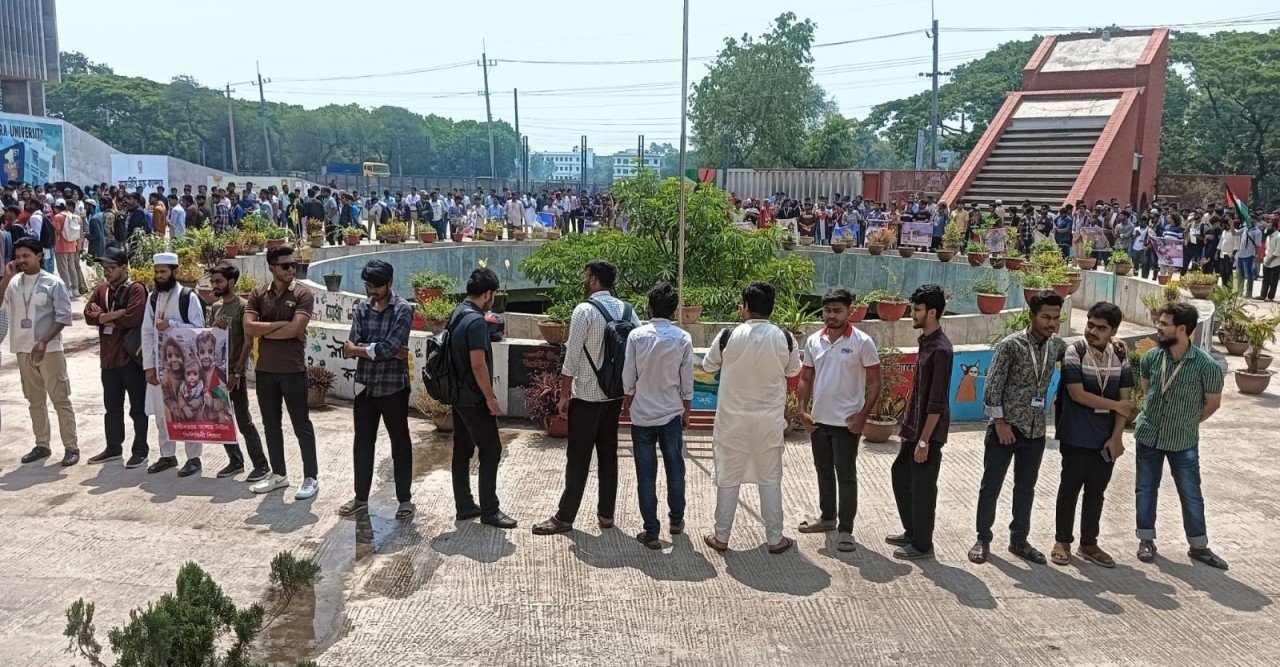 ফিলিস্তিনিদের প্রতি সংহতি জানিয়ে রাজশাহীতে বিক্ষোভ