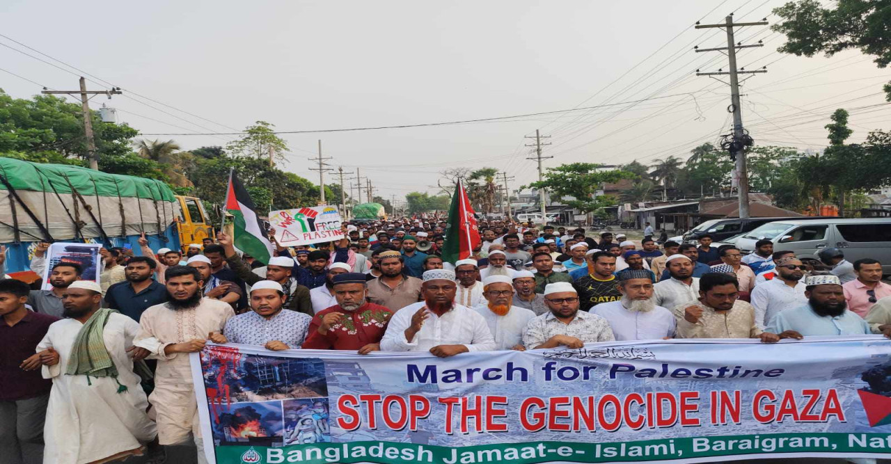 গাজায় হামলার প্রতিবাদে বনপাড়া পৌর বাজারে বিক্ষোভ করেছেন উপজেলা জামায়াত ইসলামী