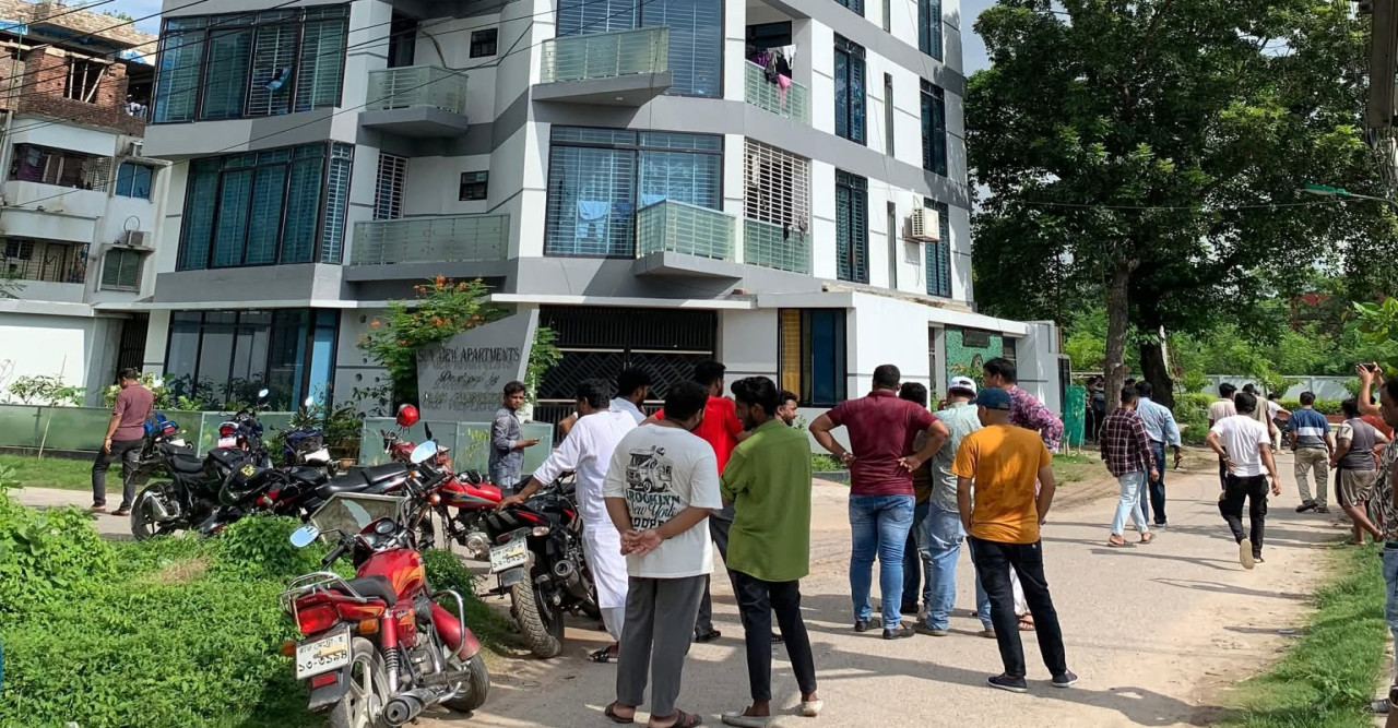 রাজশাহী যুবলীগ নেতা রনির অবস্থানের খবরে ভবন ঘেরাও