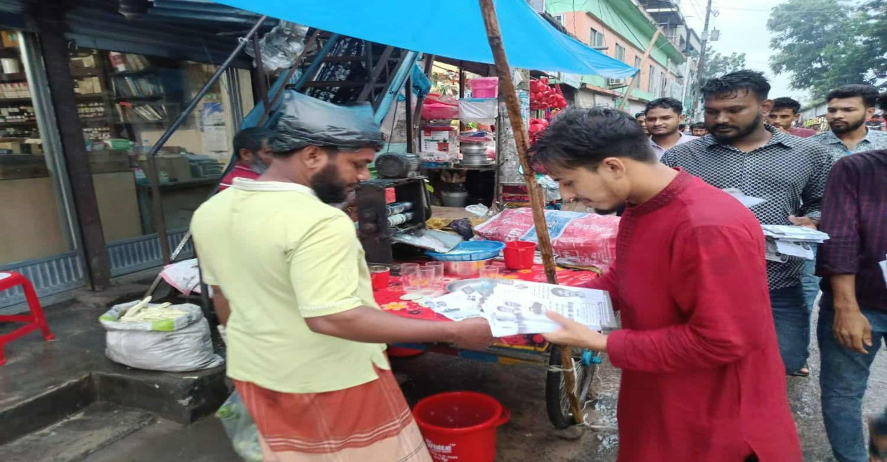 বাগমারা'য় গনঅধিকার পরিষদের গণসংযোগ ও লিফলেট বিতরণ