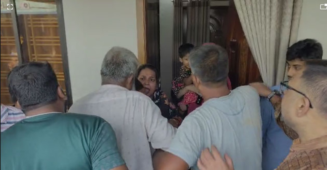 রাজশাহীতে সাবেক চেয়ারম্যানের হিমাগারে কিশোরীসহ তিনজনকে নি’র্যাতন