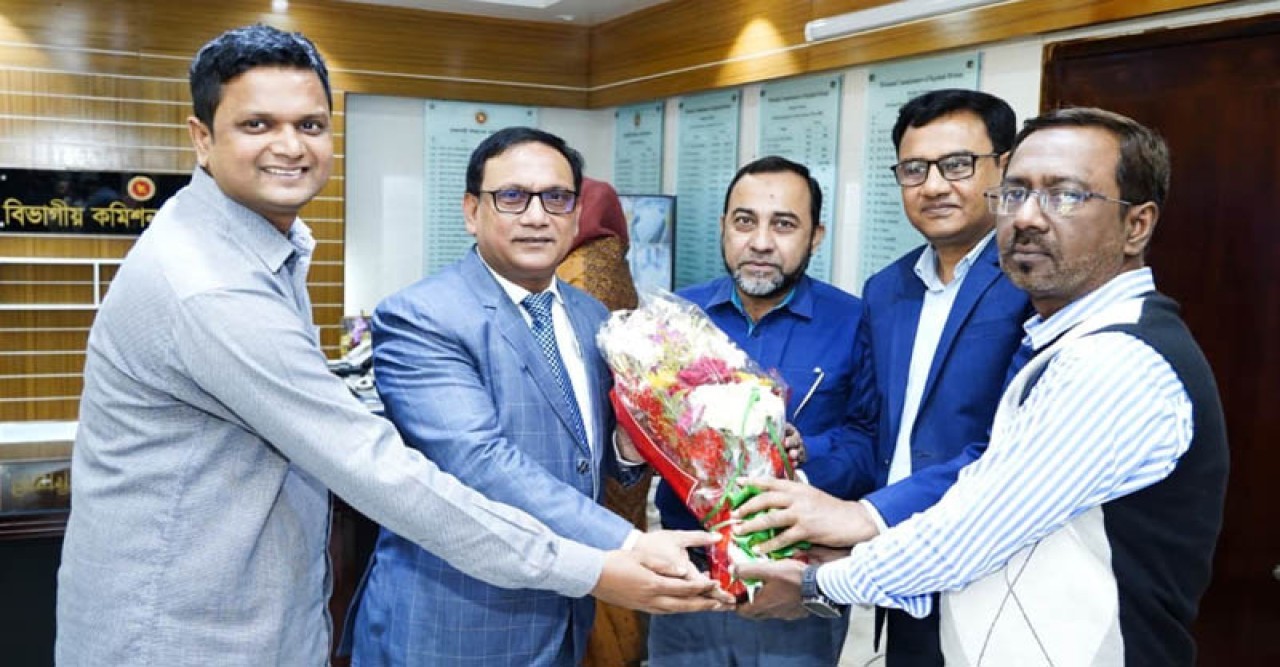 রাজশাহীর নবনিযুক্ত বিভাগীয় কমিশনারের বজলুর রশীদের  সঙ্গে ক্যাব নেতৃবৃন্দের সৌজন্য সাক্ষাৎ