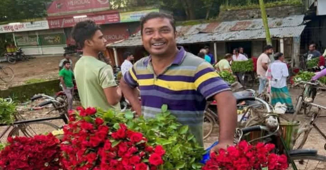 ফুলে ভরেছে যশোরের গদখালীতে, চাষিদের মুখে ফের হাসি