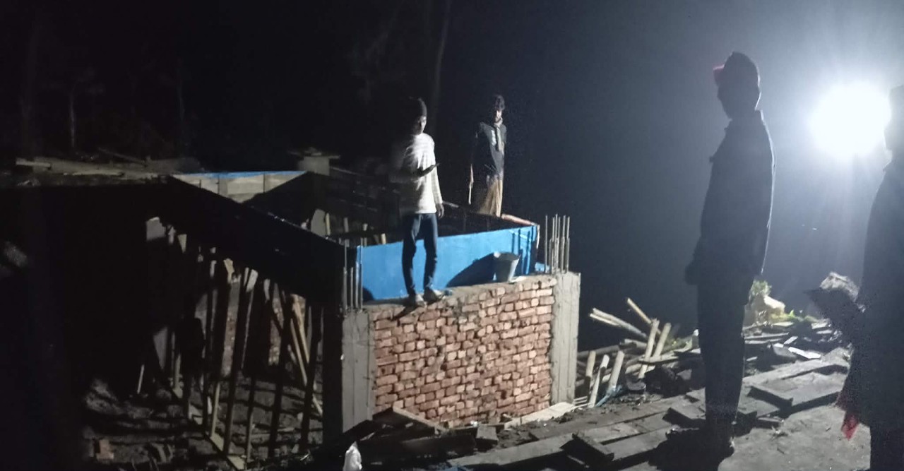 রামগঞ্জে সরকারি খাল দখল করে  অবৈধ সেতু নির্মাণ