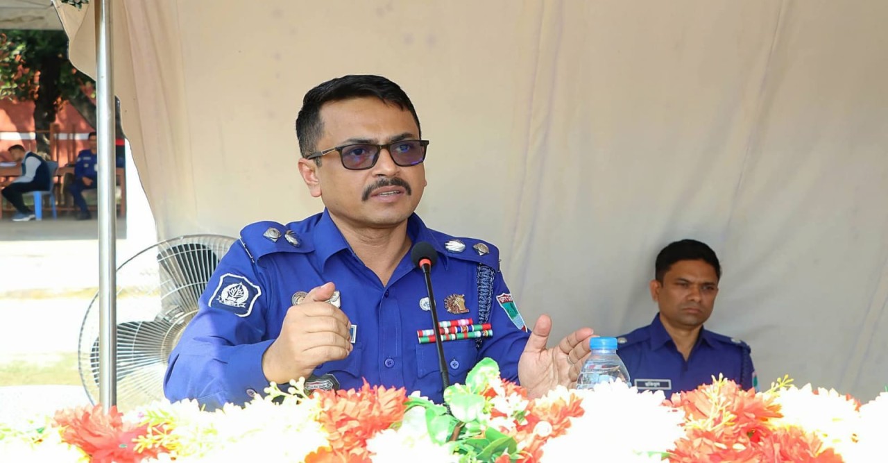 নির্বাচন ঘিরে নড়াইলে পুলিশের ব্রিফিং প্যারেড