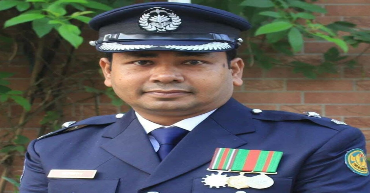 একজন মানবিক আধুনিক পুলিশের প্রতিচ্ছবি ওসি আবুল কালাম আজাদ