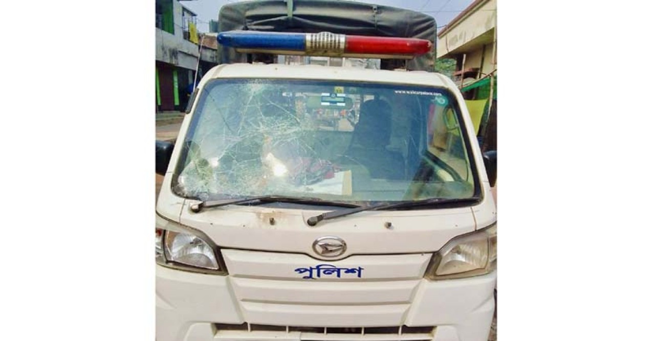 সিংড়ায় মরদেহ উদ্ধারে গিয়ে হামলার শিকার পুলিশ সদস্যরা