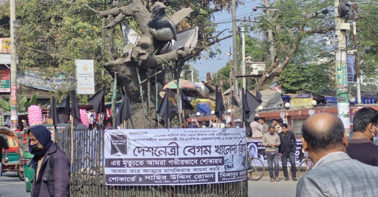 কালো পতাকায় ছেয়ে গেছে পিতৃভূমি ফেনী