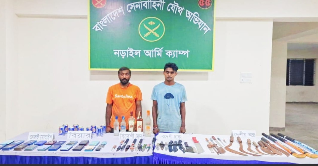 লক্ষ্মী ভাণ্ডরে সেনা অভিযান অস্ত্র, বিদেশি মদসহ চোরাই মোবাইল জব্দ দুইজন গ্রেপ্তার