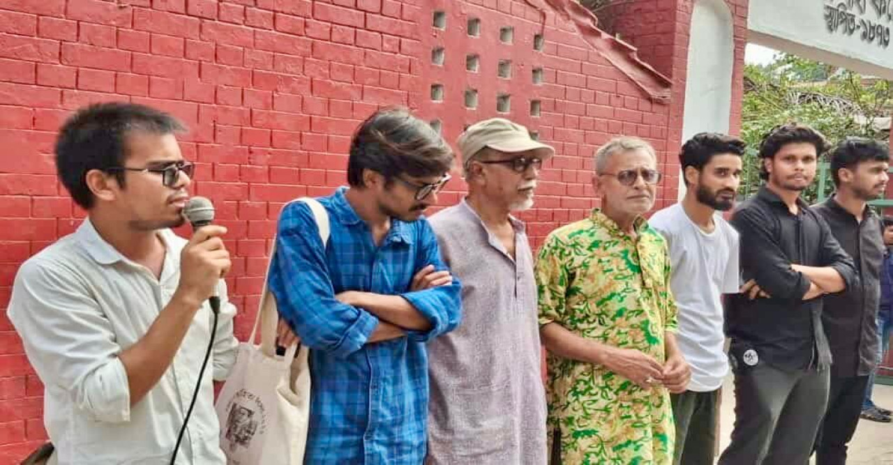 রাজশাহীতে জুলাইযোদ্ধা ম্যানহলে পড়ার ঘটনায় প্রতিবাদ সমাবেশ অনুষ্ঠিত