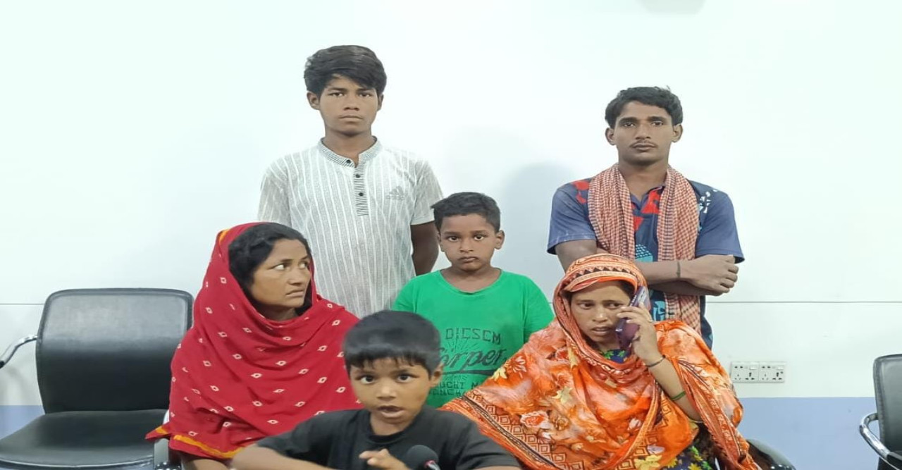 চাঁপাইনবাবগঞ্জে পুশইন ভারতীয় নাগরিকরা ফিরতে চাই ভারতে