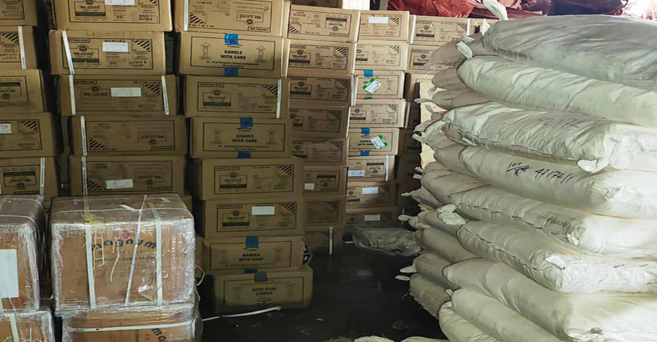 বেনাপোল স্থলবন্দরের পানি নিষ্কাশনের ব্যবস্থা না থাকায় টানা বর্ষণে বেনাপোল বন্দরে বৃষ্টির পানি : কোটি কোটি টাকার মালামাল ক্ষতিগ্রস্ত