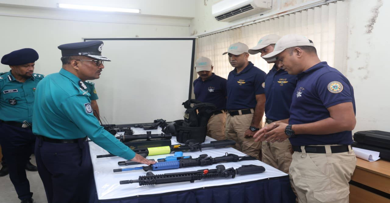 চট্টগ্রাম দামপাড়া পুলিশ লাইন্সস্থ কাউন্টার টেরোরিজম ইউনিট পরিদর্শন করেন সিএমপি কমিশনার