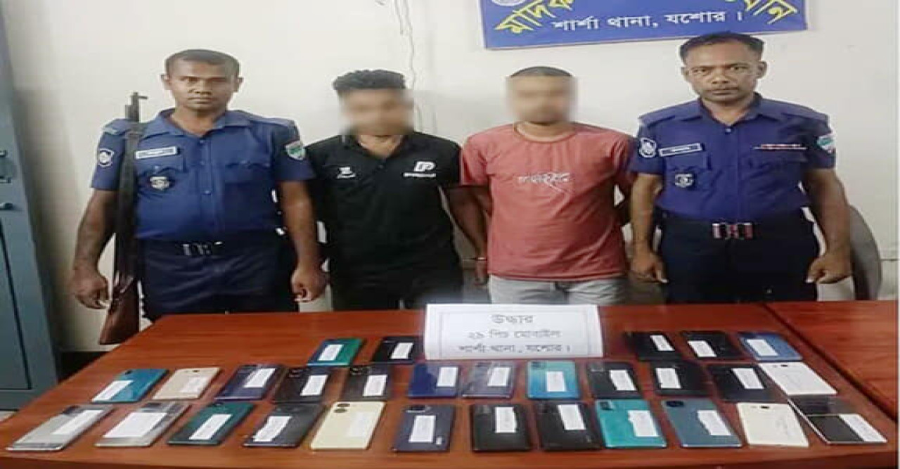 শার্শায় ভারতীয় পুরাতন মোবাইলসহ দুইচোরাকারবারি আটক