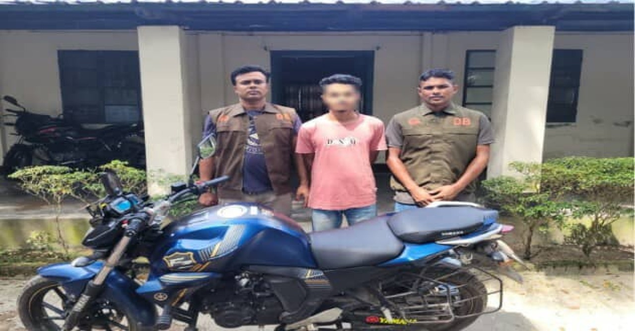 যশোরে চোরাই মোটরসাইকেলসহ যুবক আটক