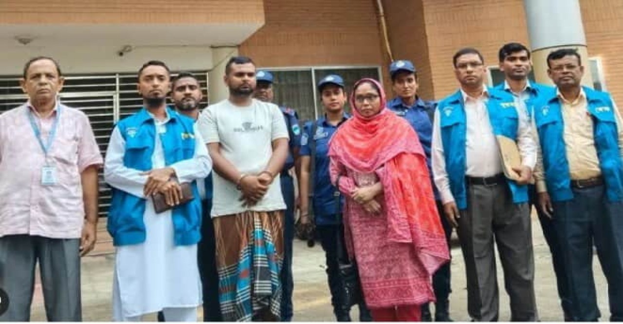 বেনাপোলে ঘুস লেনদেনের অভিযোগ  কাস্টমস কর্মকর্তা ও সহযোগীর জামিন নামঞ্জুর, কারাগারে প্রেরণ