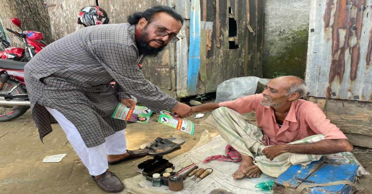 রাজশাহী-১ আসনে এবি পার্টির মনোনীত প্রার্থী ড. মোঃ আব্দুর রহমান মুহসেনীর গণসংযোগ ও লিফলেট বিতরণ