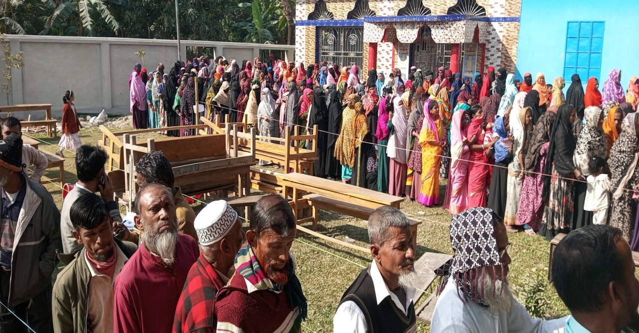 বাউফলে উৎসবমুখর পরিবেশে ভোটগ্রহণ