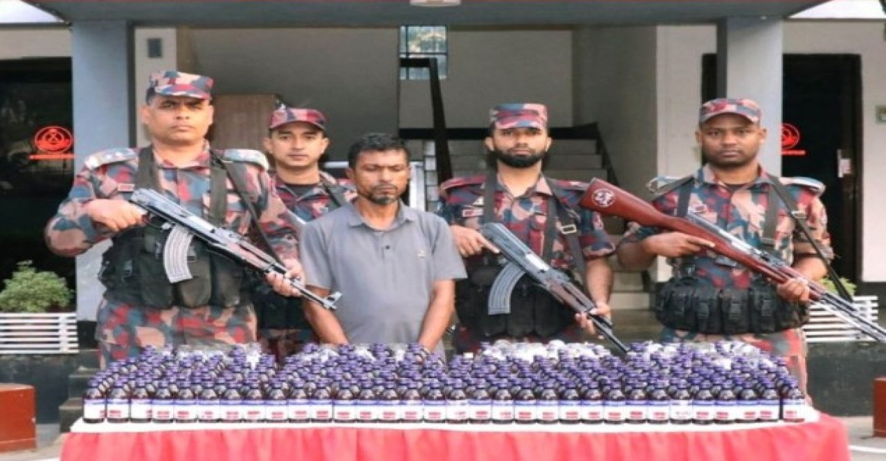 বেনাপোল সীমান্তে বিজিবির অভিযানে মাদকসহ আটক ১