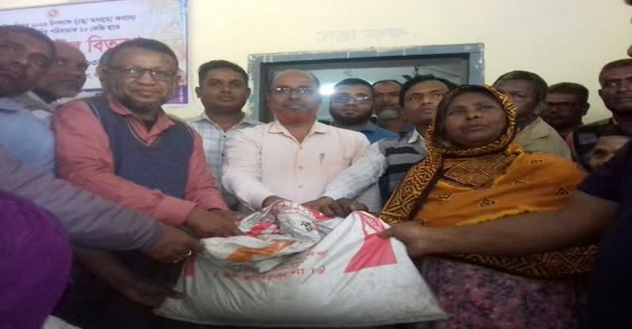 ডিমলায় টেপাখড়িবাড়ি ইউনিয়নে ২৬৩৯ জন পরিবারের মাঝে ভিজিএফ এর চাল বিতরণ