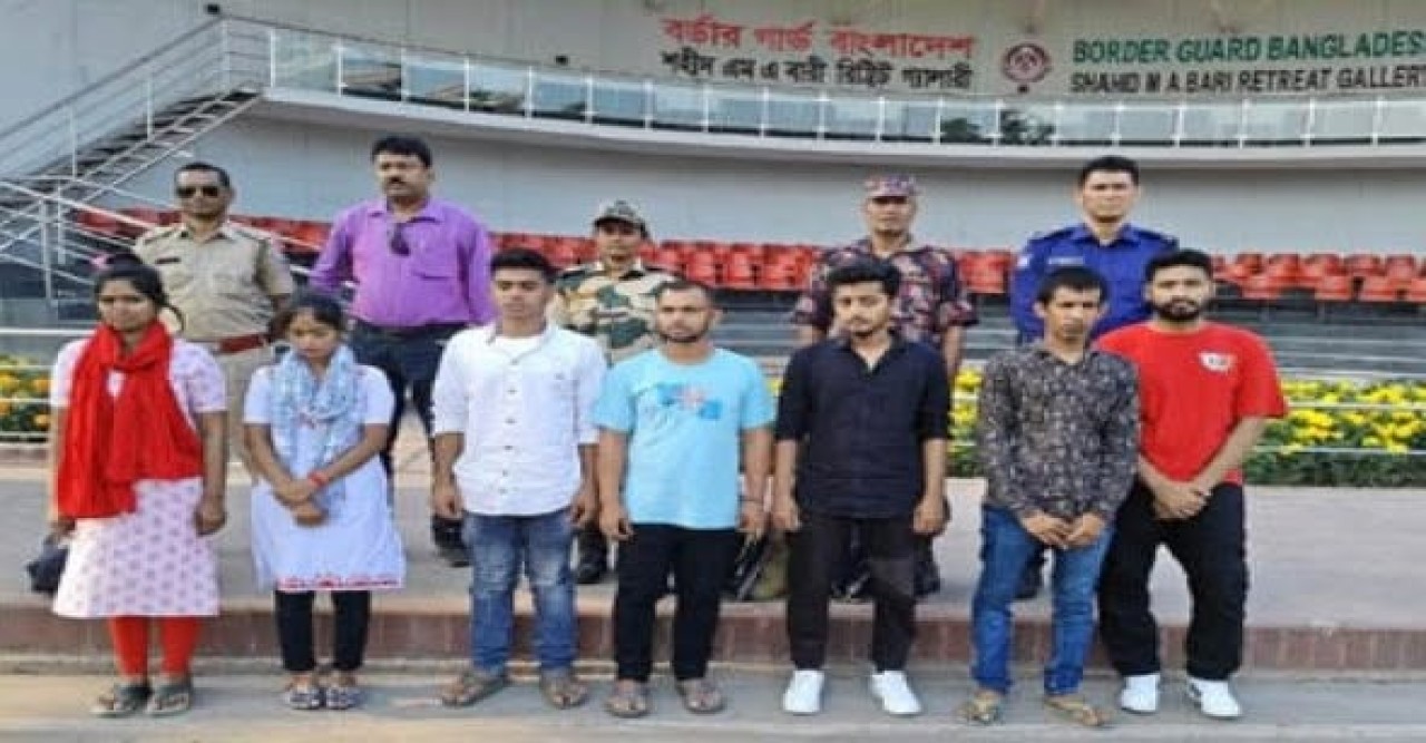 ভারতে আটক ৭ বাংলাদেশিকে বেনাপোল চেকপোস্ট দিয়ে দেশে প্রত্যাবর্তন