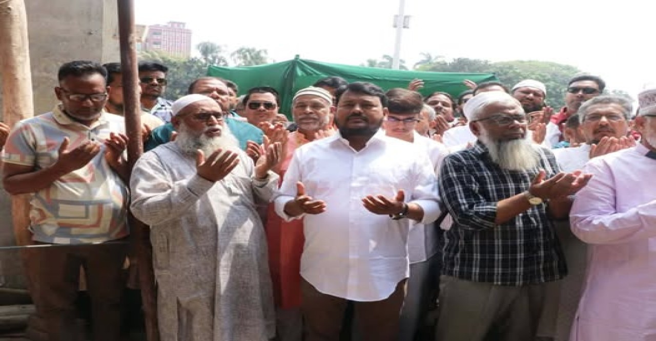 হযরত শাহ মখদুম রুপোশ (রহঃ) এর মাজার জিয়ারত করলেন নবনিযুক্ত রাসিক প্রশাসক