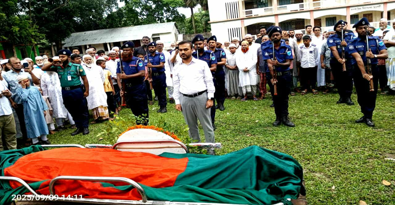 বীর মুক্তিযোদ্ধা নাজিম উদ্দীন খানের রাষ্ট্রীয় মর্যাদায় দাফন