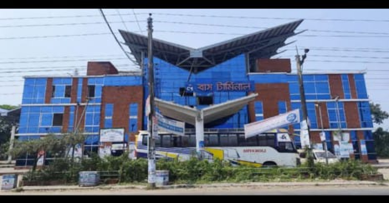 কোটি টাকার বাস টার্মিনাল ব্যবহার হচ্ছে মাদক কারবারিদের কাজে, প্রকাশ্য বসছে জুয়ার আসর