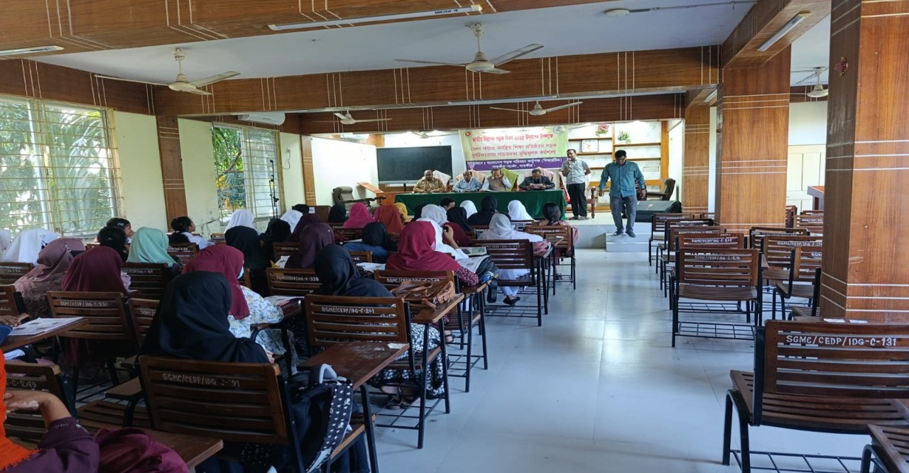 সাতক্ষীরায় সড়কে শিক্ষার্থীদের সচেতনতা বৃদ্ধিতে প্রচারণা