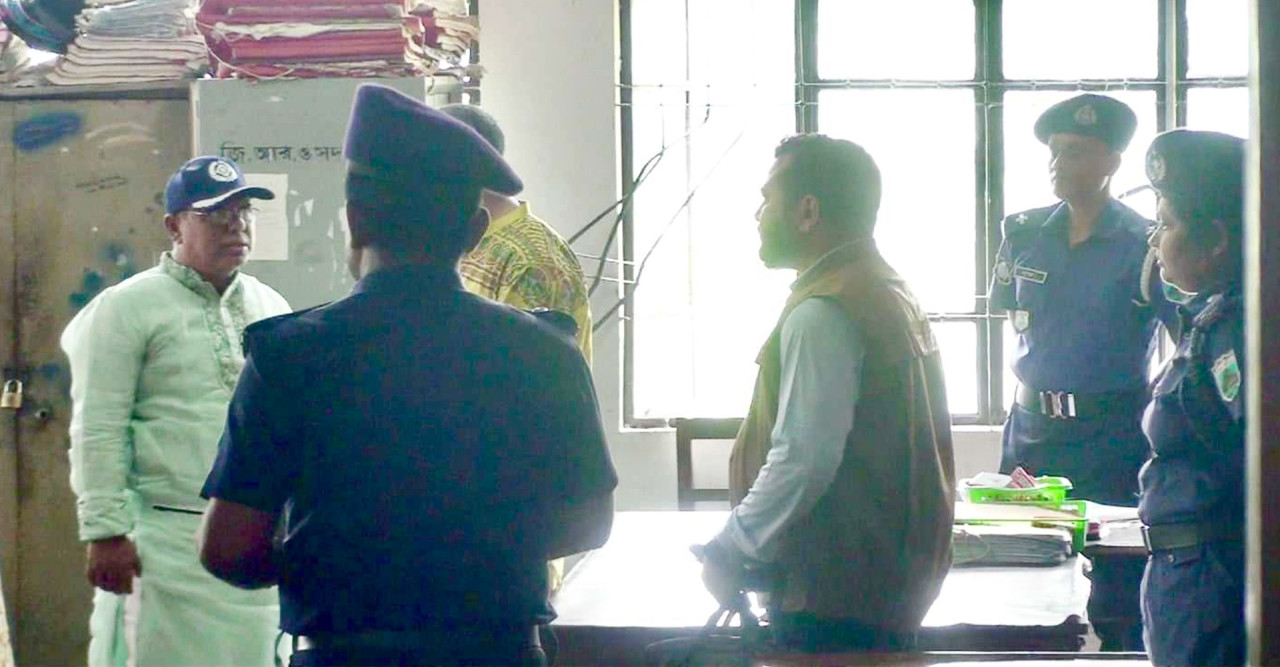 নাটোরের মালখানা থেকে চুরি হওয়া আরও টাকা ও স্বর্ণালংকার উদ্ধার