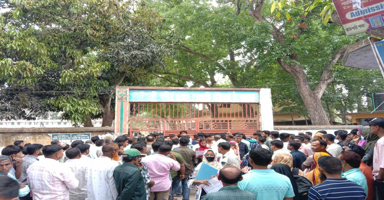 মান্দায় এসএসসি ও সমমানের পরীক্ষা অনুষ্ঠিত