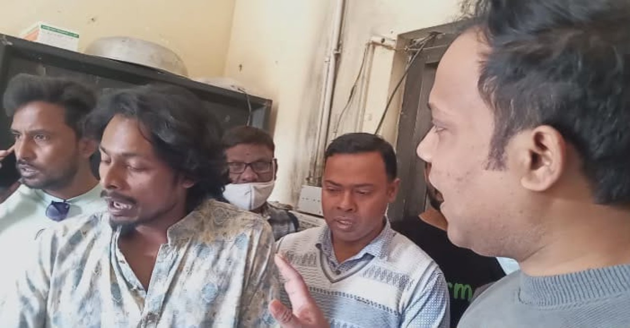 ধামইরহাট হাসপাতালে রুগীর মৃত্যু দায়িত্বে অবহেলার অভিযোগ