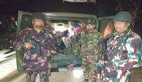 পত্নীতলা সীমান্তে যৌথ বাহিনীর অভিযানে শীর্ষ সন্ত্রাসী আটক