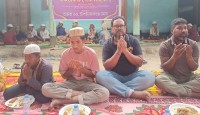গোমস্তাপুরে এসএসসি ৯৩ ব্যাচের ইফতার