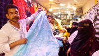বাগেরহাটে জমে উঠেছে ঈদের বাজার : তীব্র গরমে দূর্ভোগ ক্রেতাদের