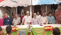 মান্দায় বিএনপি'র মনোনয়ন প্রত্যাশী এম এ মতীনের লিফলেট বিতরণ