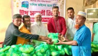রাজশাহীতে সিএনজি মালিক সমিতির আয়োজনে ঈদ সামগ্রী বিতরণ
