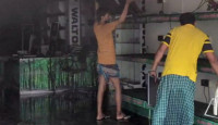 নাটোরে ওয়ালটনের শোরুমে আগুন