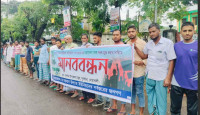 সুবর্ণচরে খাল দখলমুক্ত করার দাবিতে মানববন্ধন