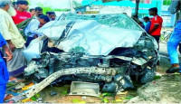 মেহেরপুর-চুয়াডাঙ্গা মহা-সড়কে আমঝুপি বাজারে প্রাইভেটকার দুর্ঘটনায় আহত-২